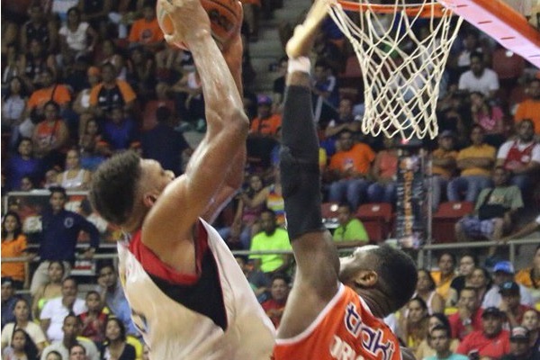 Bucaneros y Cocodrilos se reparten los triunfos en La Guaira y la final se pone 1-3