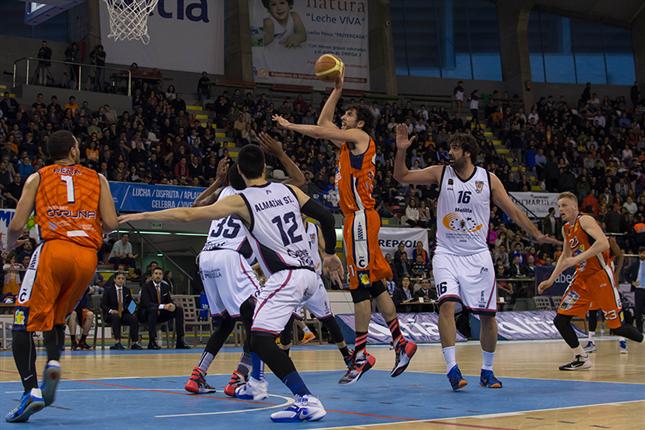 Coruña y Huesca dejan contra las cuerdas a Melilla y Burgos