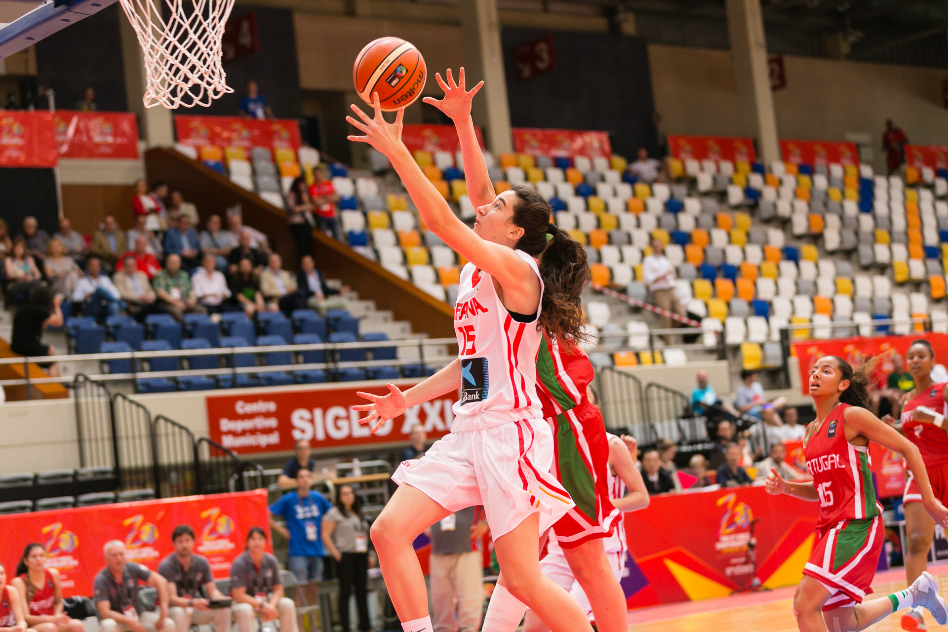 #U17F Fase de grupos (J1): España debuta con una trabajada victoria ante Portugal (59-51)