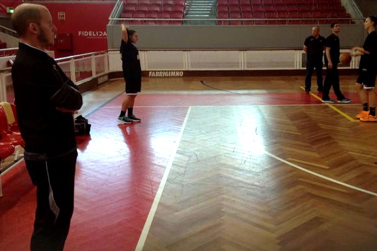 El bilbaíno Adrián Yañez, nuevo entrenador del Angrabasket de la Proliga portuguesa