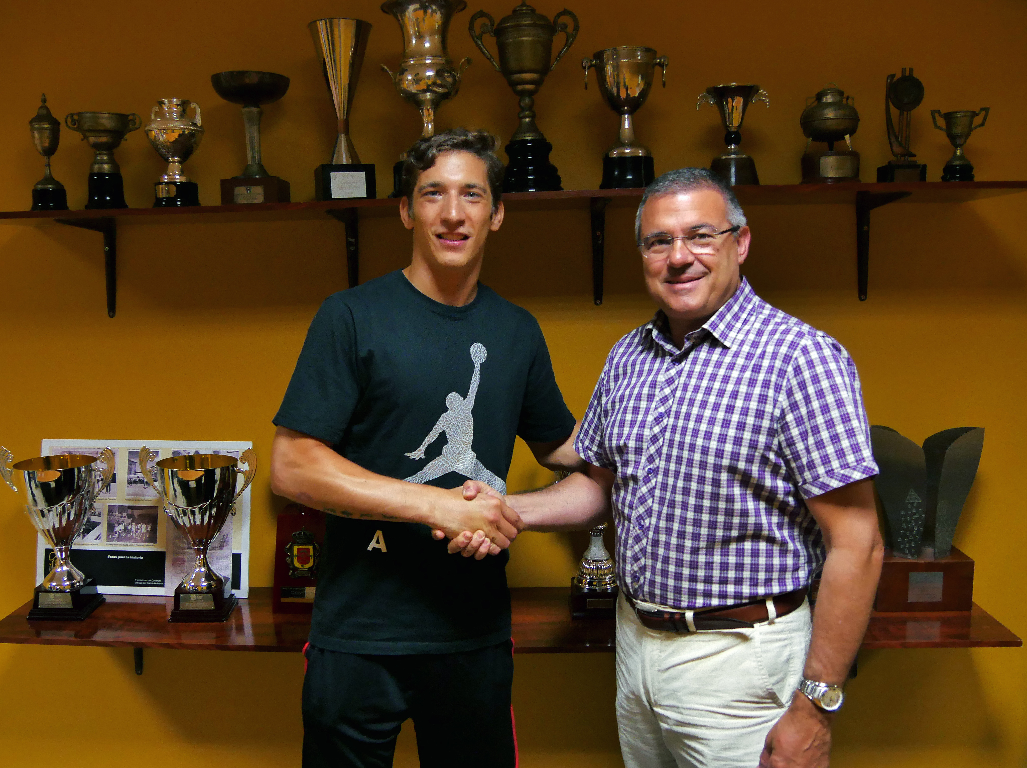 Nico Richotti extiende su vinculación con el Iberostar Tenerife hasta 2018