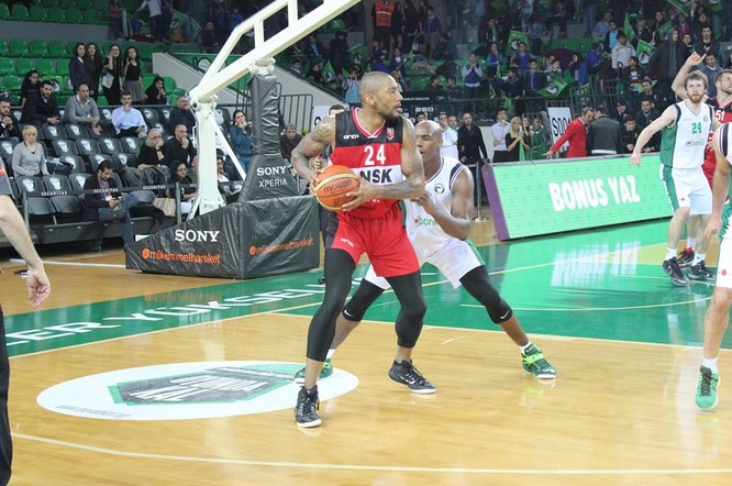 ¡El que tuvo, retuvo! 51 puntos, 21 rebotes y 13 triples de Marcus Haislip en China