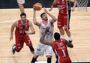 Sin Aradori, Lavrinovic acorta distancias para Reggio Emilia en la final de la Lega (2-1)