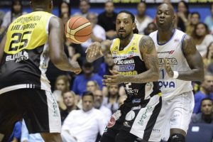 Vaqueros cae en casa y Capitanes queda a un triunfo del título en Puerto Rico