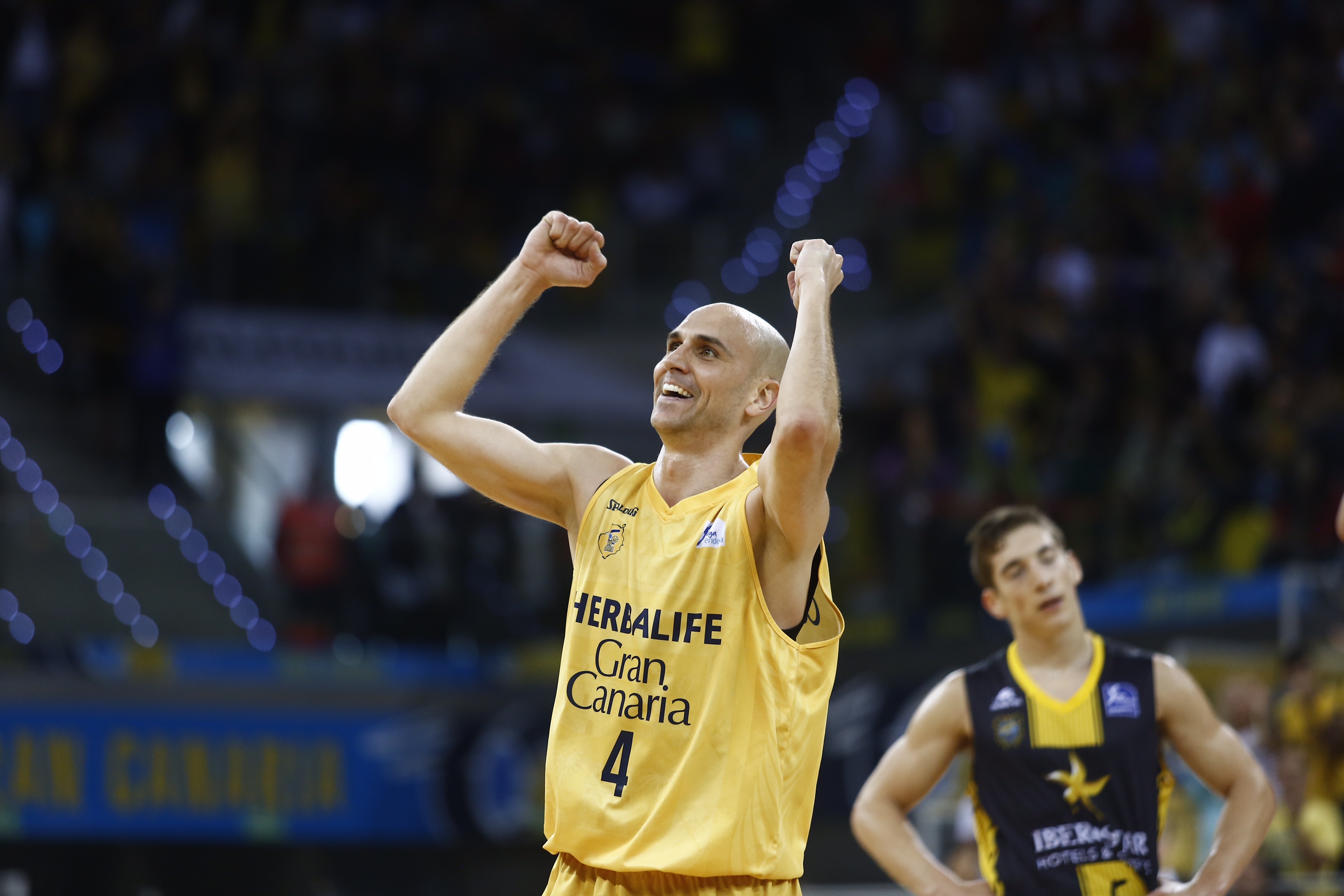 Albert Oliver no se quita el amarillo y renueva con Gran Canaria
