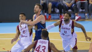 España mejora sus prestaciones y supera con claridad a Venezuela (91-55)