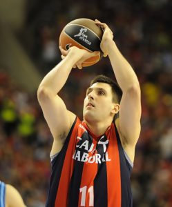 Milko Bjelica volverá a defender la camiseta de Caja Laboral la próxima campaña