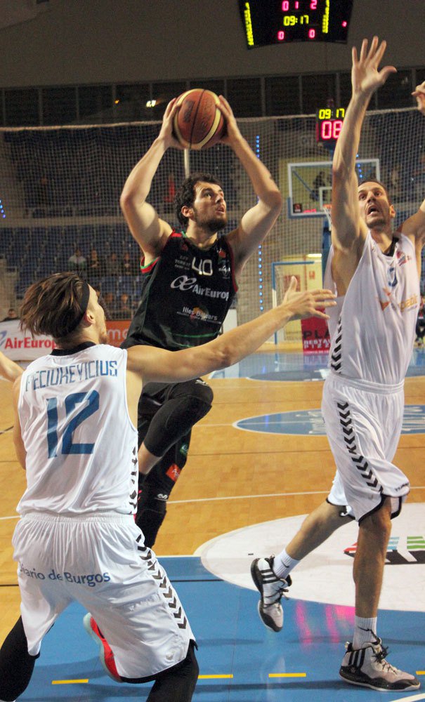 Adrián Méndez, apuesta de LEB Oro para el perímetro de la Fundación Lucentum