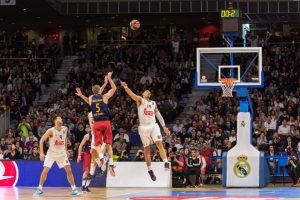 “El Capitán América” ejerce de héroe y derrota al Real Madrid (86-87)