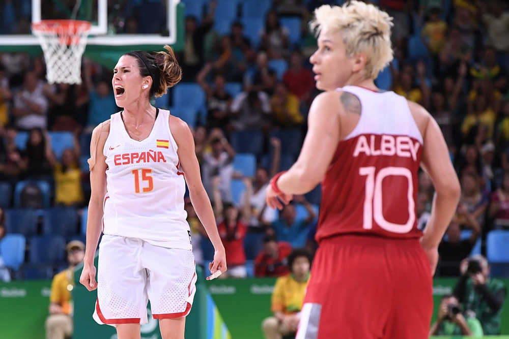¡Histórico! Buzzer beater de Anna Cruz que mete a España en semis (64-62) (VIDEO)