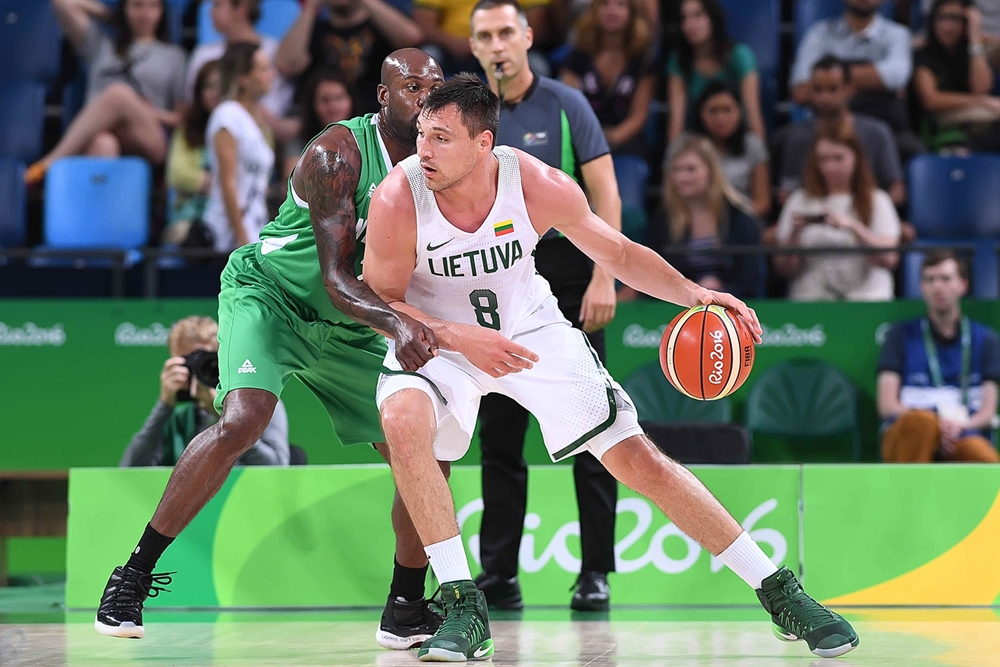 Jonas Maciulis y Mantas Kalnietis señalan el camino de Lituania (89-80)