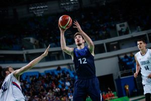 Parker y De Colo sentencian a una Serbia que ha llegado a perder por 16 (75-76)