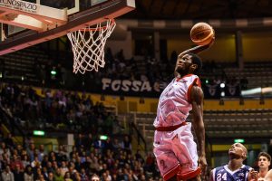 Los NCAA Rookies sí la saben meter en Europa: (II) Quintetos Gold