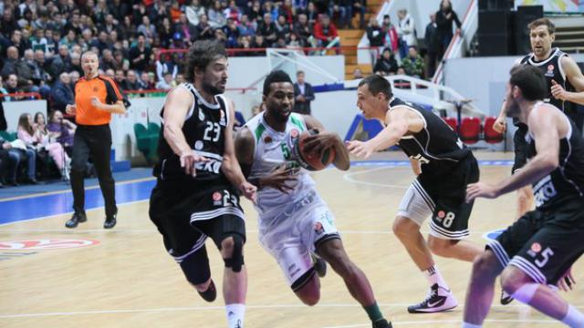 Llull da la victoria en el último suspiro a un Madrid que sabe sufrir (75-76)