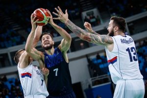 Los Nuggets aligeran su juego interior mediante el traspaso de Lauvergne a los Thunder