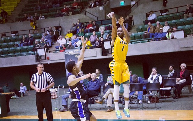 Balogun cierra el perímetro de Lucentum. Sango Niang, a Zamora. Torres llega a Albacete