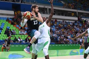 Argentina combina juventud y experiencia para someter a Nigeria (66-94)