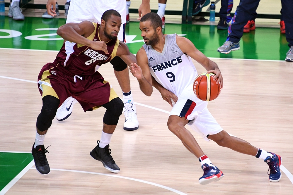Parker pone la magia, Diaw la clase y Lauvergne los puntos para Francia (96-56)