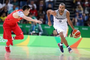 Francia se rehace de su mal inicio y gana con solvencia a China (88-60)