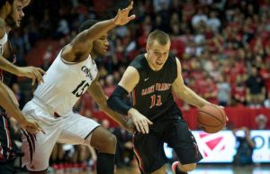 Ben Millaud-Meunier, artillería NCAA para Agustinos E. Leclerc