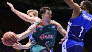 Alfonso Sánchez seguirá en el Sevilla dos años más. Cate, cedido un año más