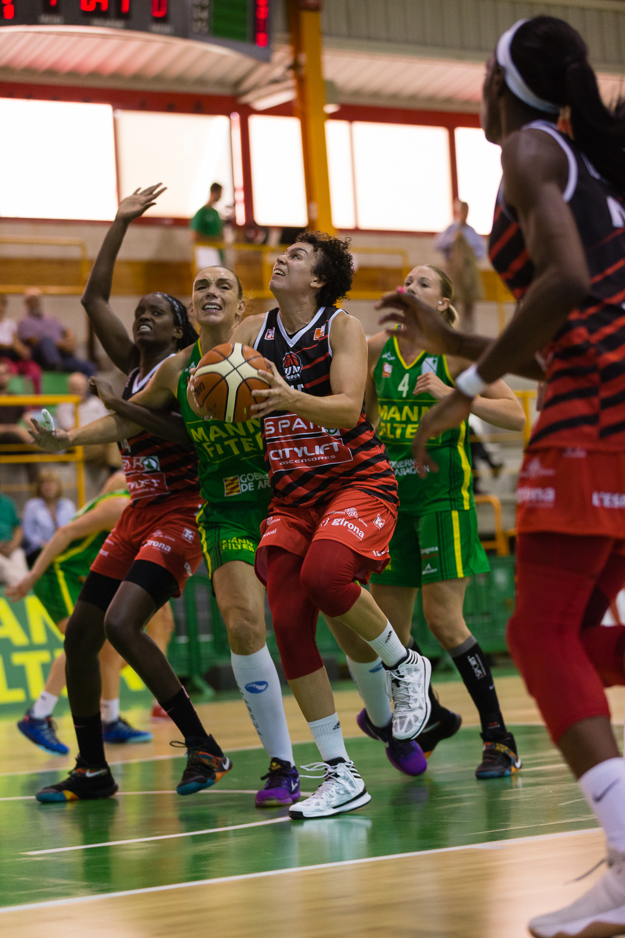 Prueba de esfuerzo para Perfumerías y Girona; Araski y Al-Qázeres, primera victoria