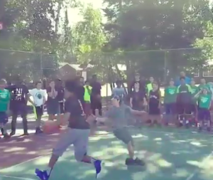 Quinn Cook, Rookie del año en D-League, humilla a un niño (VIDEO)