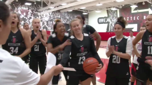 Arancha Gómez es testigo de una gran sorpresa en San Diego State Aztecs (VIDEO)