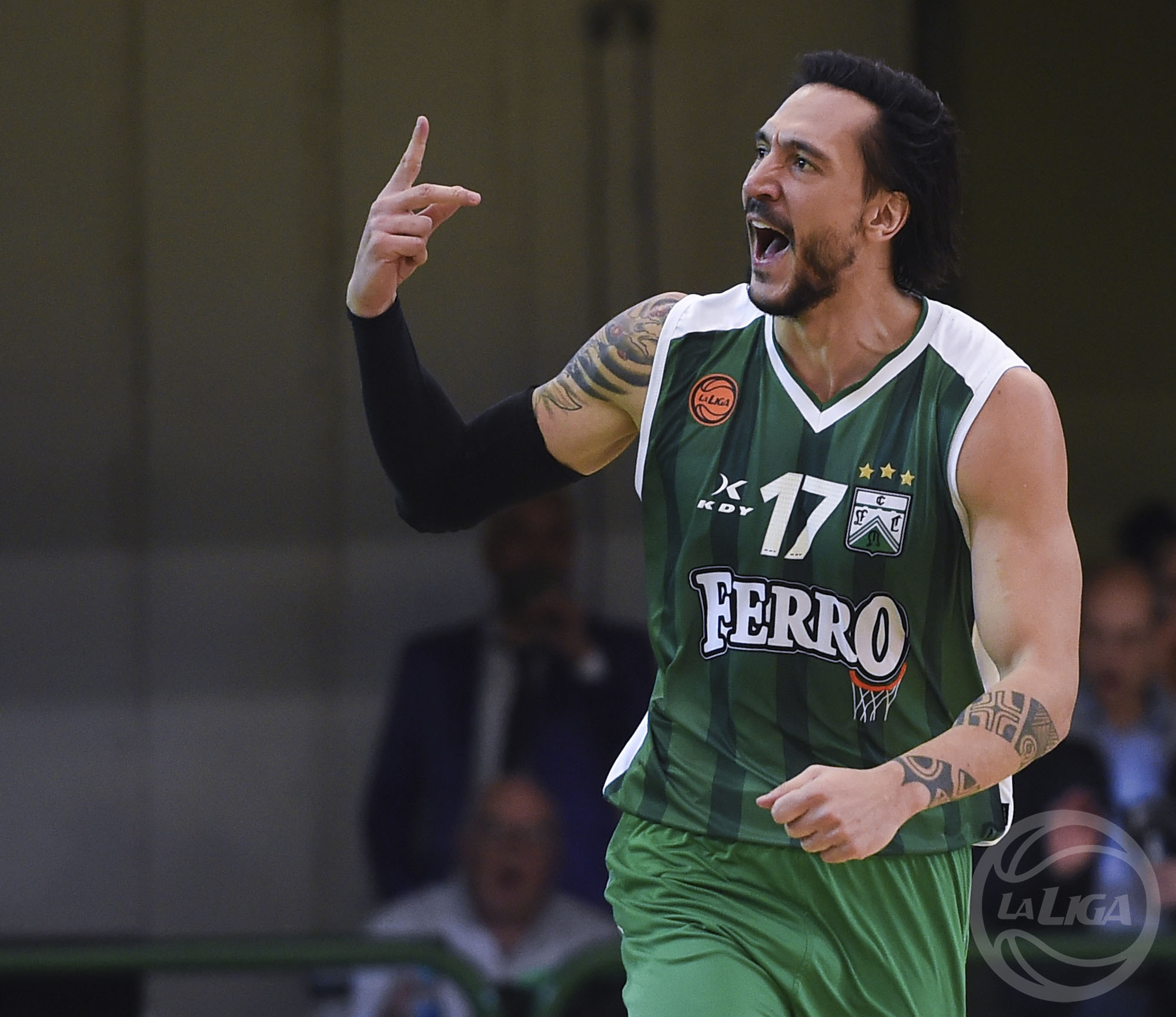 El español Álvaro Calvo “relinchó” en su debut en Caballito