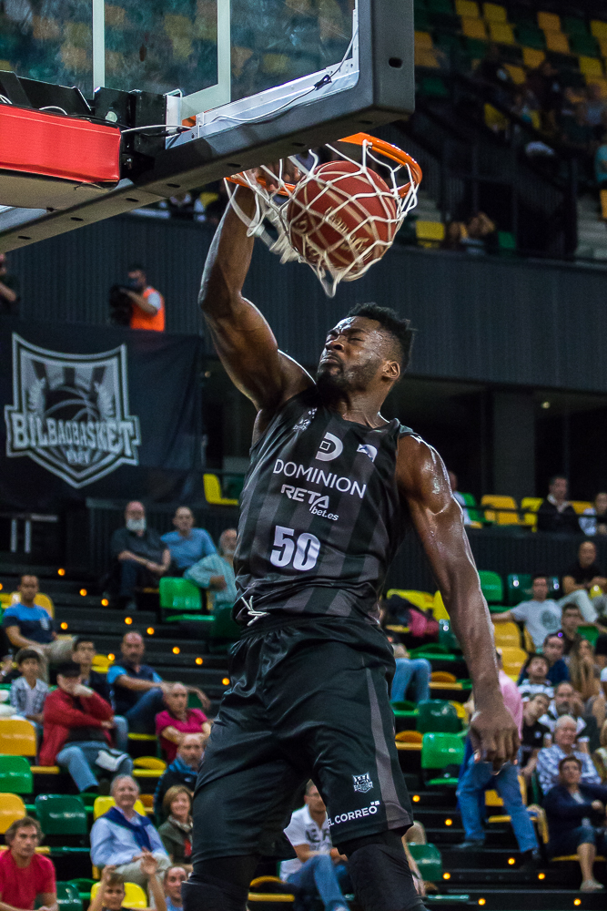 La aparición de Michael Eric da la victoria a Bilbao Basket ante Lietuvos Rytas (80-76)