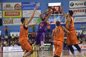 Breogán endosa al Cáceres la mayor paliza (+63) de la historia. Lleida asalta Palencia