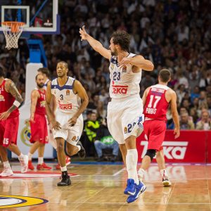 Un Llull en estado de gracia inaugura la Euroliga con victoria sobre Olympiacos