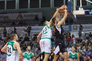 Palencia, GBC, Lleida y Coruña lideran la liga tras un viernes de pleno local