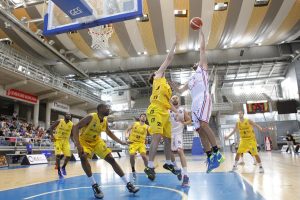 Xuven doblega a Lucentum y sigue lider junto a Sammic. De Cobos, MVP