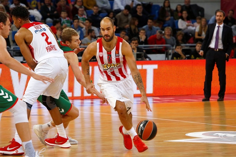 El talento de Spanoulis desinfla al Baskonia de un motivado Larkin (90-95)