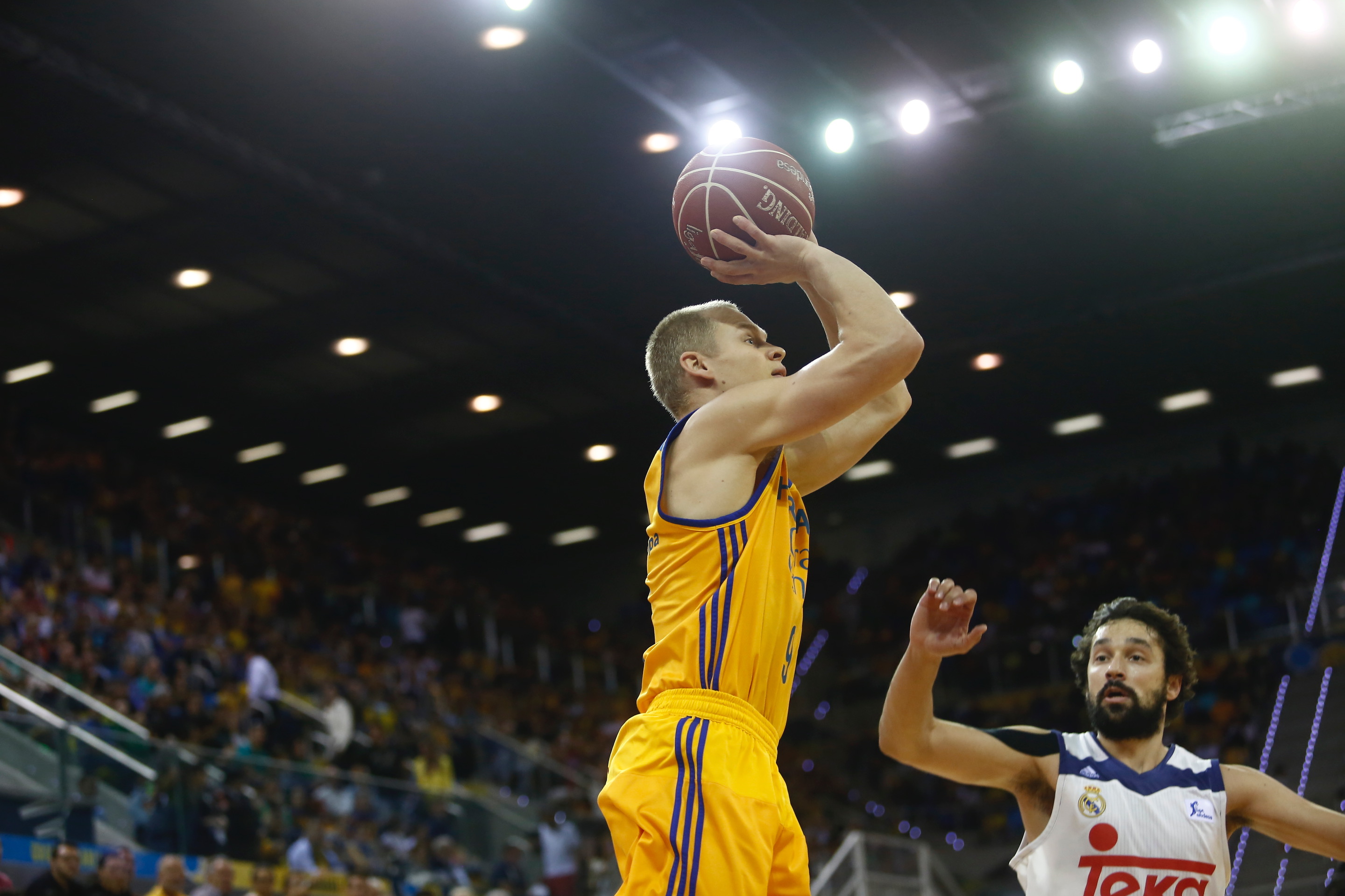 El Herbalife Gran Canaria resuelve en cuatro minutos mágicos (98-87)