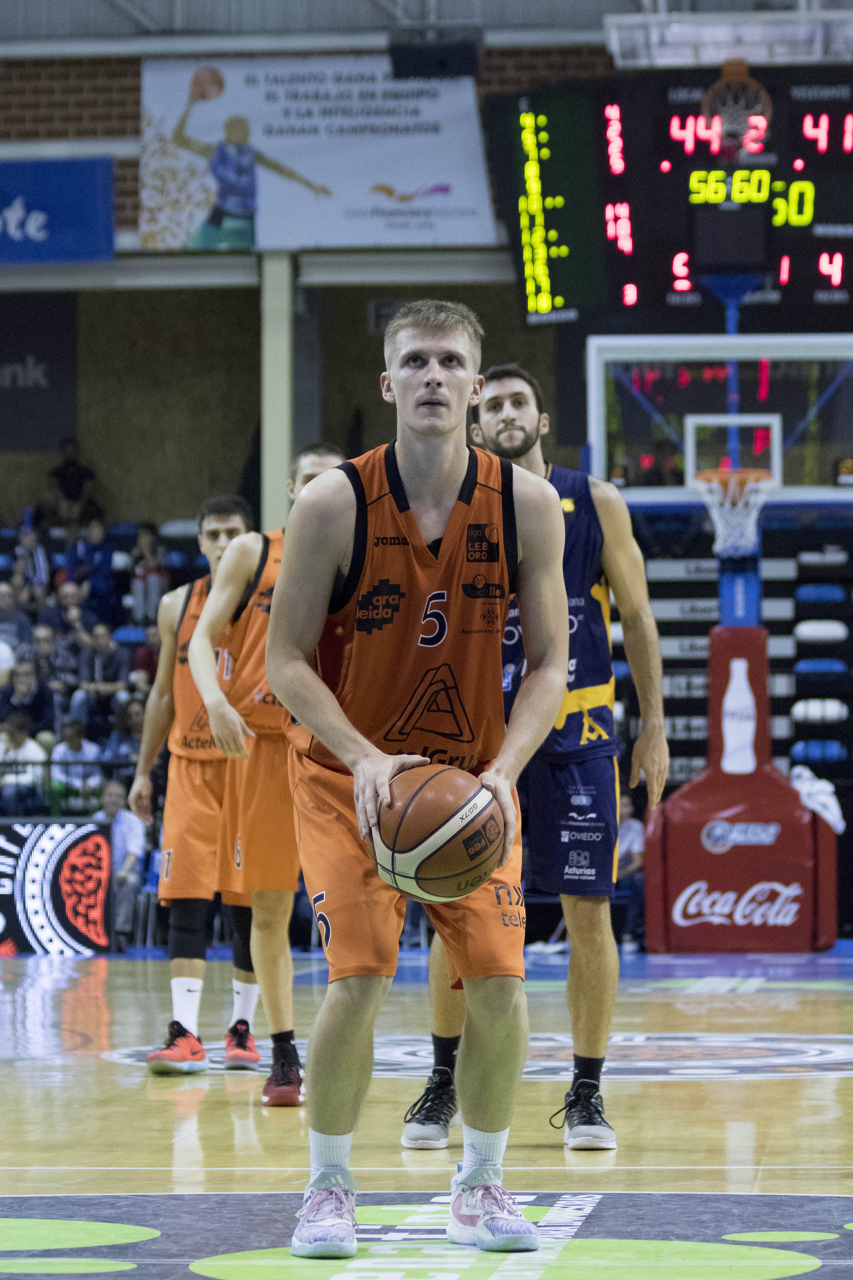 Luka Rupnik deja Lleida rumbo a Fuenlabrada. Agustí Sans, su sustituto en el Barris Nord