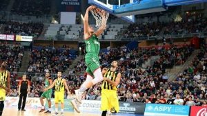 Baskonia da un golpe sobre la mesa y aplasta a la peor versión del Fenerbahçe (86-52)