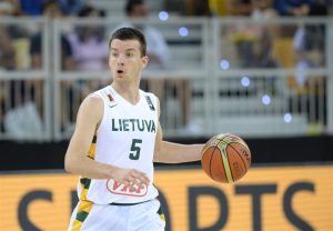 Grupo D: (J4) Juskevicius se entona antes de su duelo con Dragic. Australia sonríe