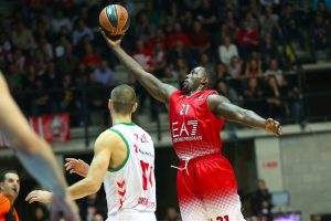 Un sólido Emporio Armani Milano le da una lección al peor Baskonia del año (88-76)