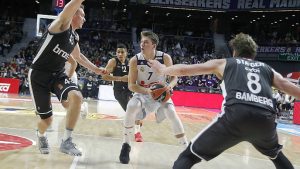 El Real Madrid abusa del Bamberg en el último partido del año ante su afición (95-72)