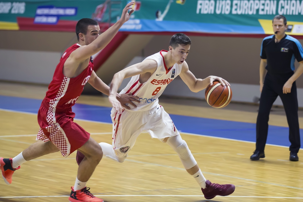 #U18M Fase de grupos (J1): Esteban y Font lideran el sprint final ante Croacia (74-62)
