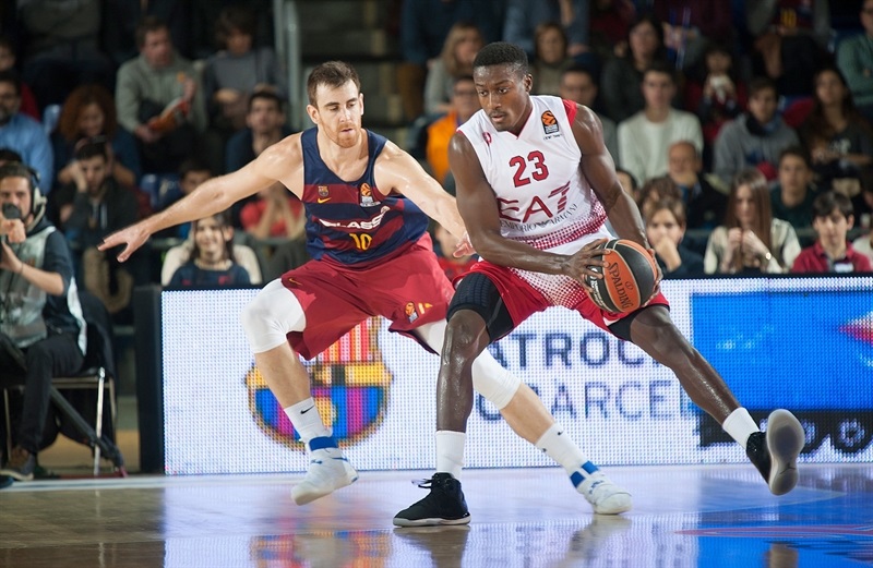 El Barça arrolla al EA7 Milán (89-75) y Tomic ejerce un dominio absoluto