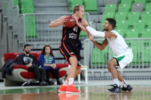 Antoine Diot certifica la primera posición del Valencia Basket con un triple (72-75)