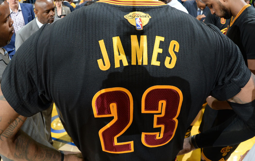 Se acerca el fin de las camisetas con mangas en la NBA