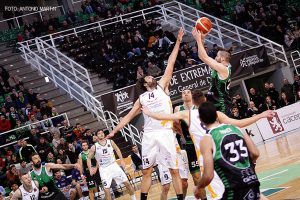 Rakocevic tumba al Oviedo sobre la bocina; Coruña se lleva el duelo directo ante Araberri