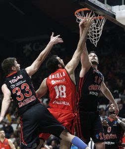 Pierre Oriola amarga la vuelta de Shurna a la Fonteta (71-58)