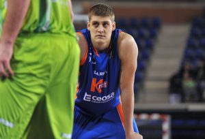 Melilla Baloncesto añade centímetros a su pintura con Deividas Busma