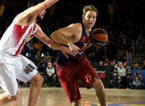 Final de infarto en el asalto de Olympiacos al Palau Blaugrana (67-69)