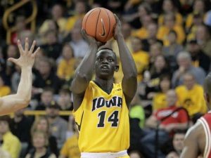 Peter Jok, destacado en la NCAA, “triste” por la prohibición de Donald Trump